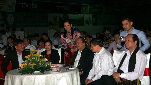Bà Nguyễn Thị Loan CT HĐQT Chè Tam Đường vinh dự mời trà thủ tướng